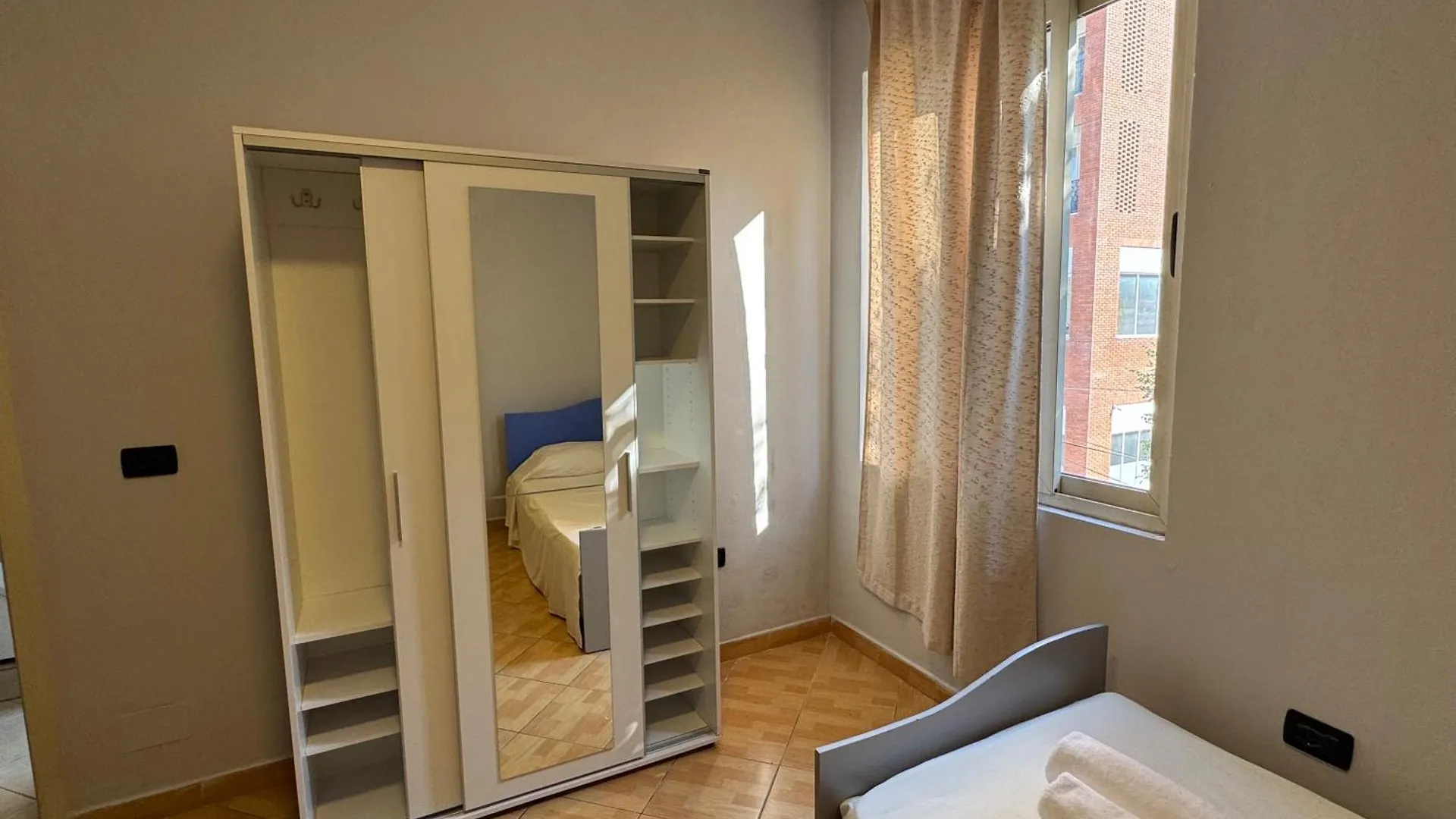 Deny'S Apartment Tirana Homestay